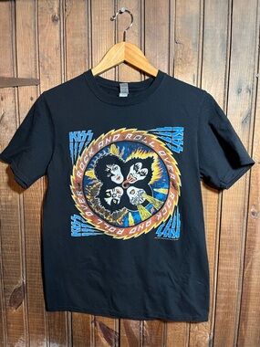 Kiss Black Short Sleeve Band Tee with Multicolor Graphic